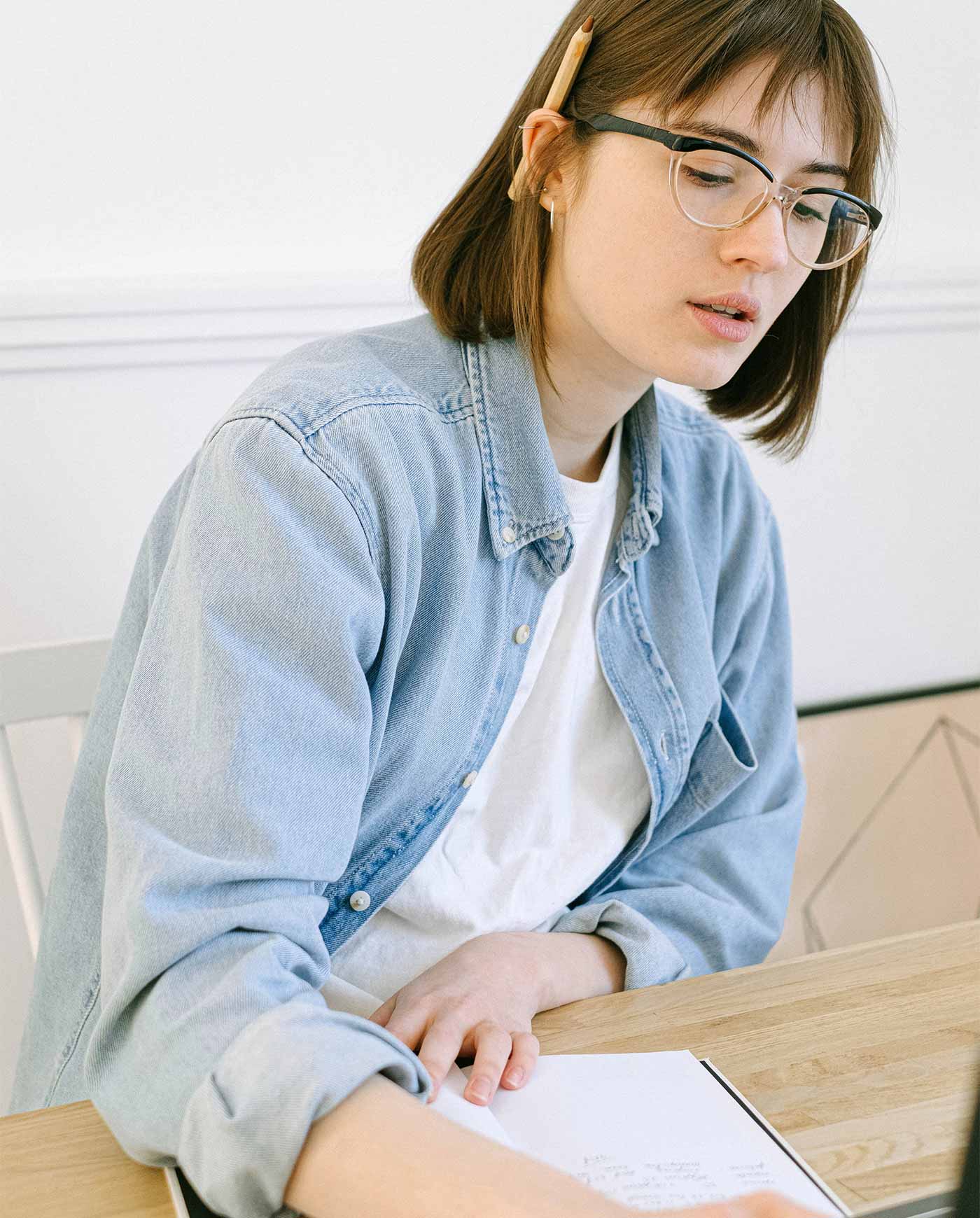 monsberger_gif-2_writing_1400x1740@2x