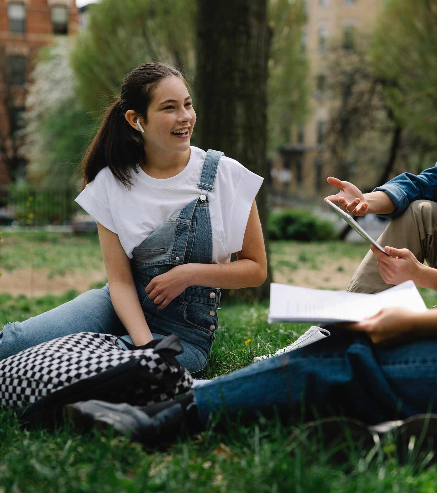 monsberger_kids-in-park_1400x1580@2x