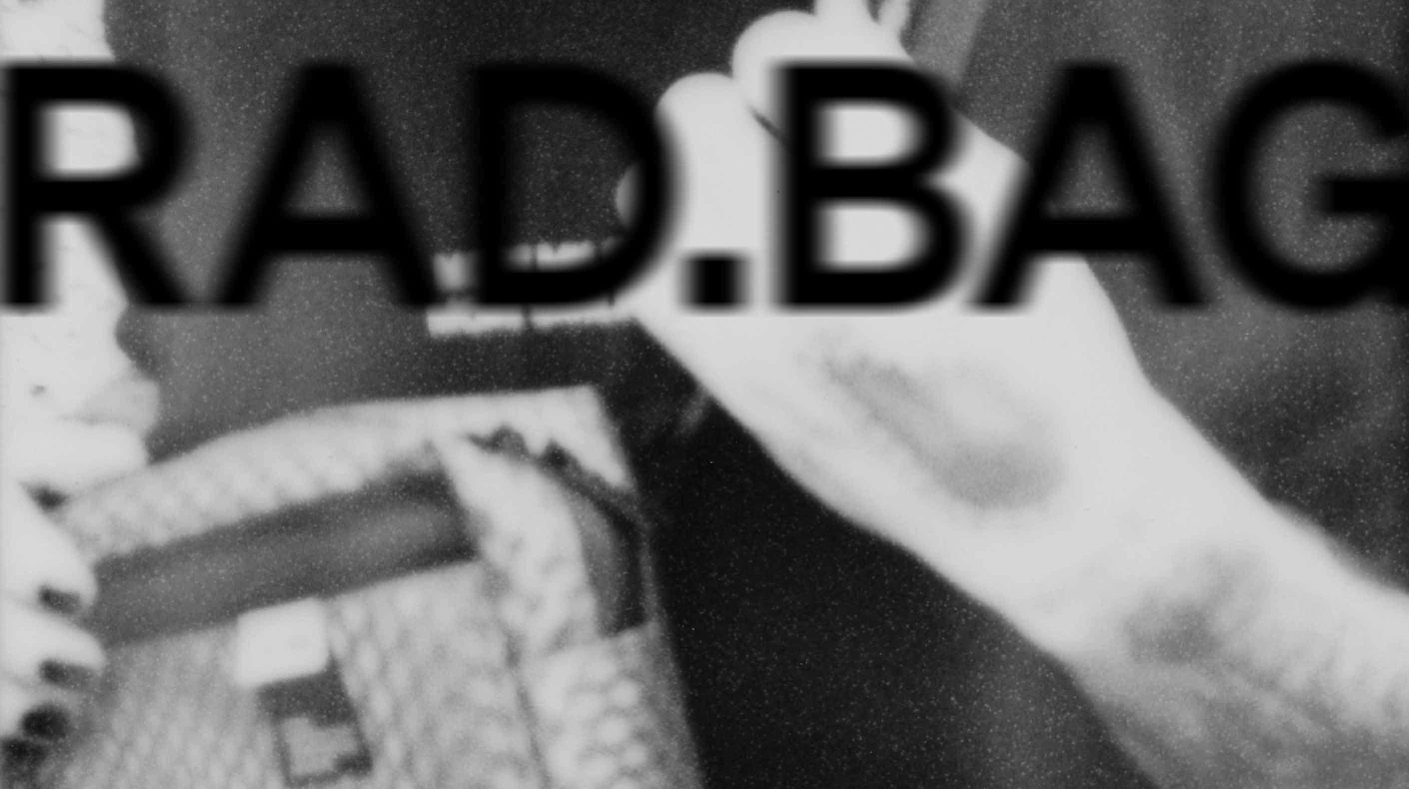 rad-bag_bw-hands-in-bag_2820x1580@2x